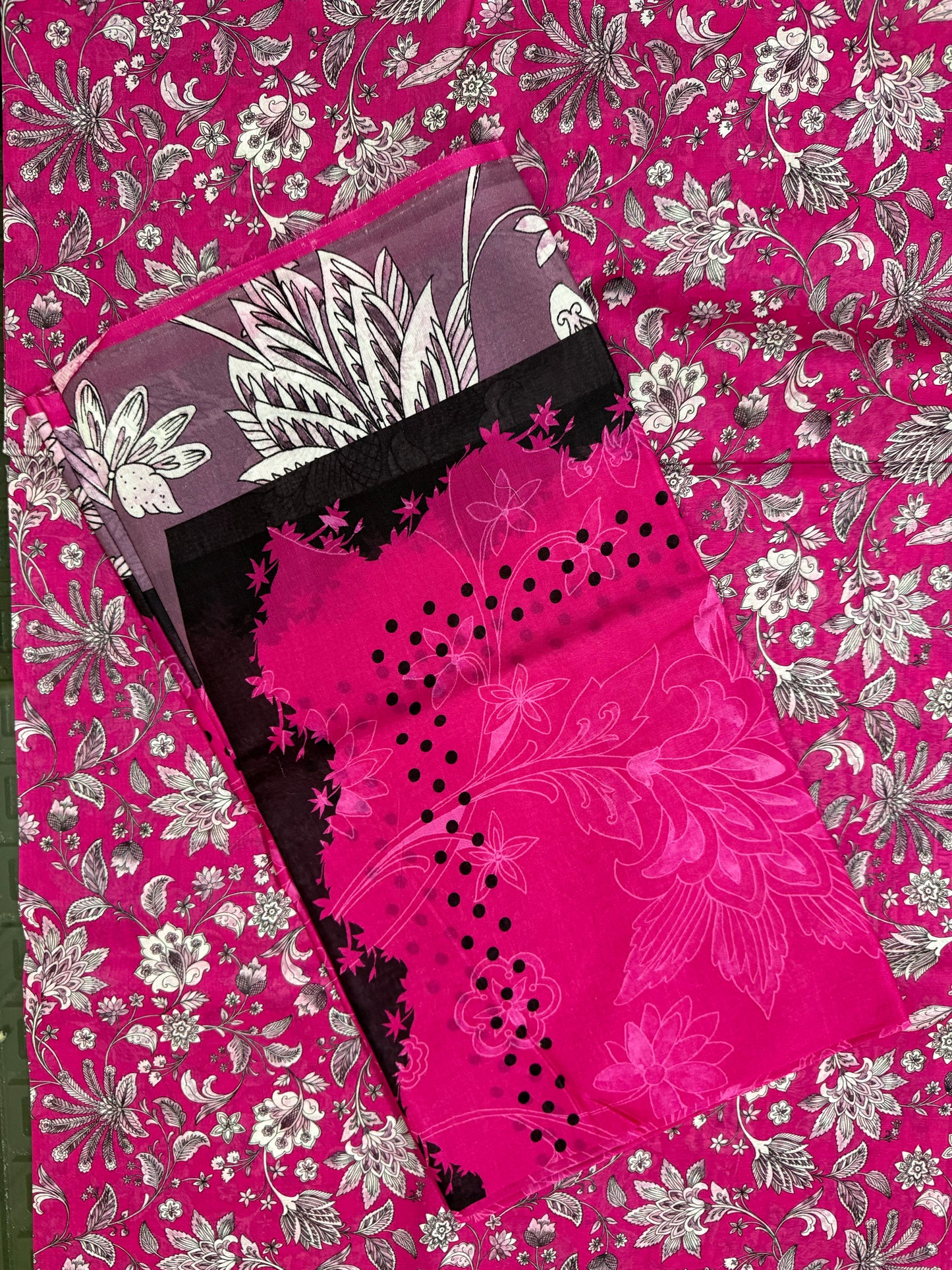 Magenta Blossom Charm 3 Piece Breeze Lawn Printed Suit