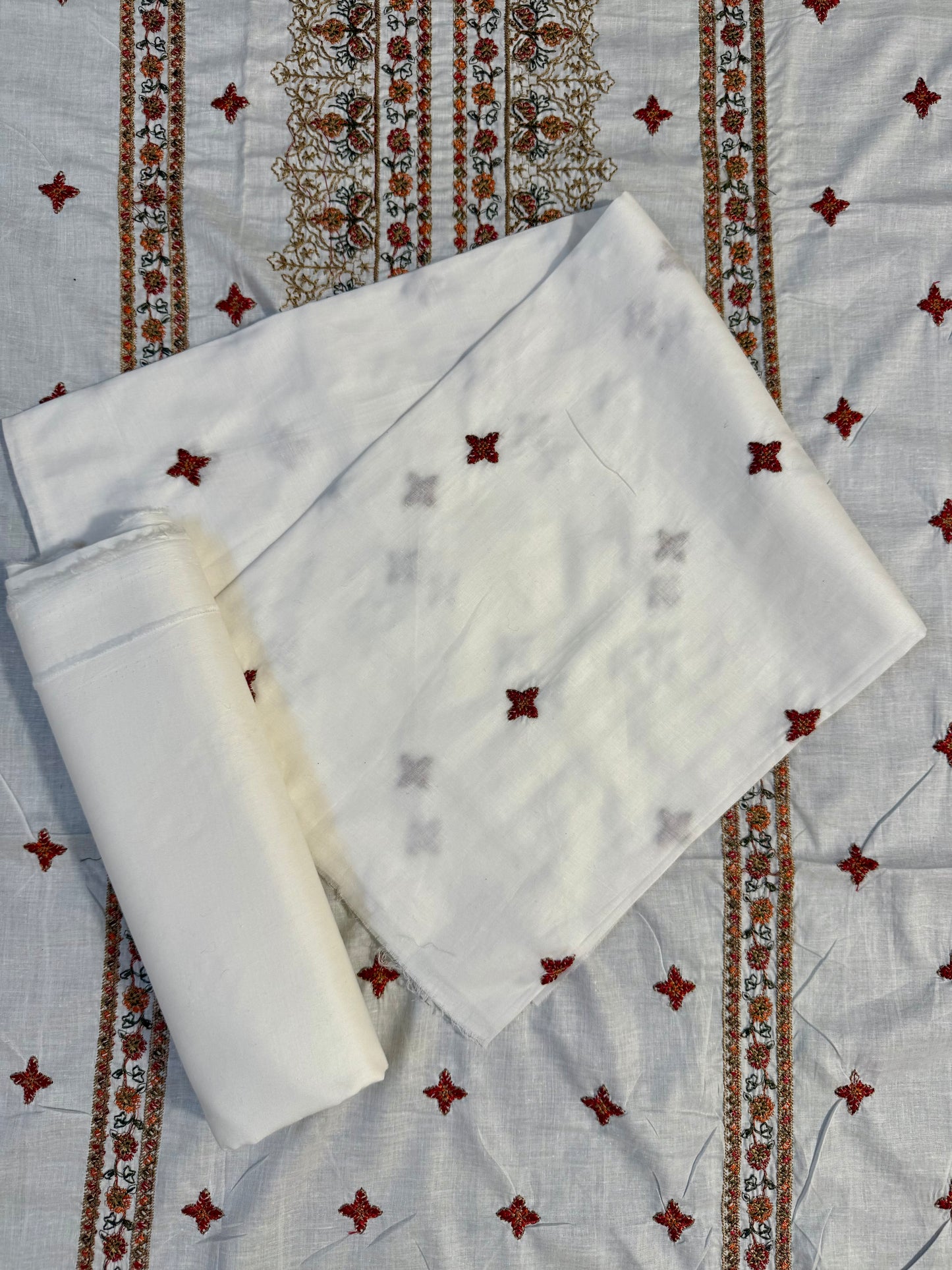 White Breeze Lawn 2-Piece Embroidery Suit