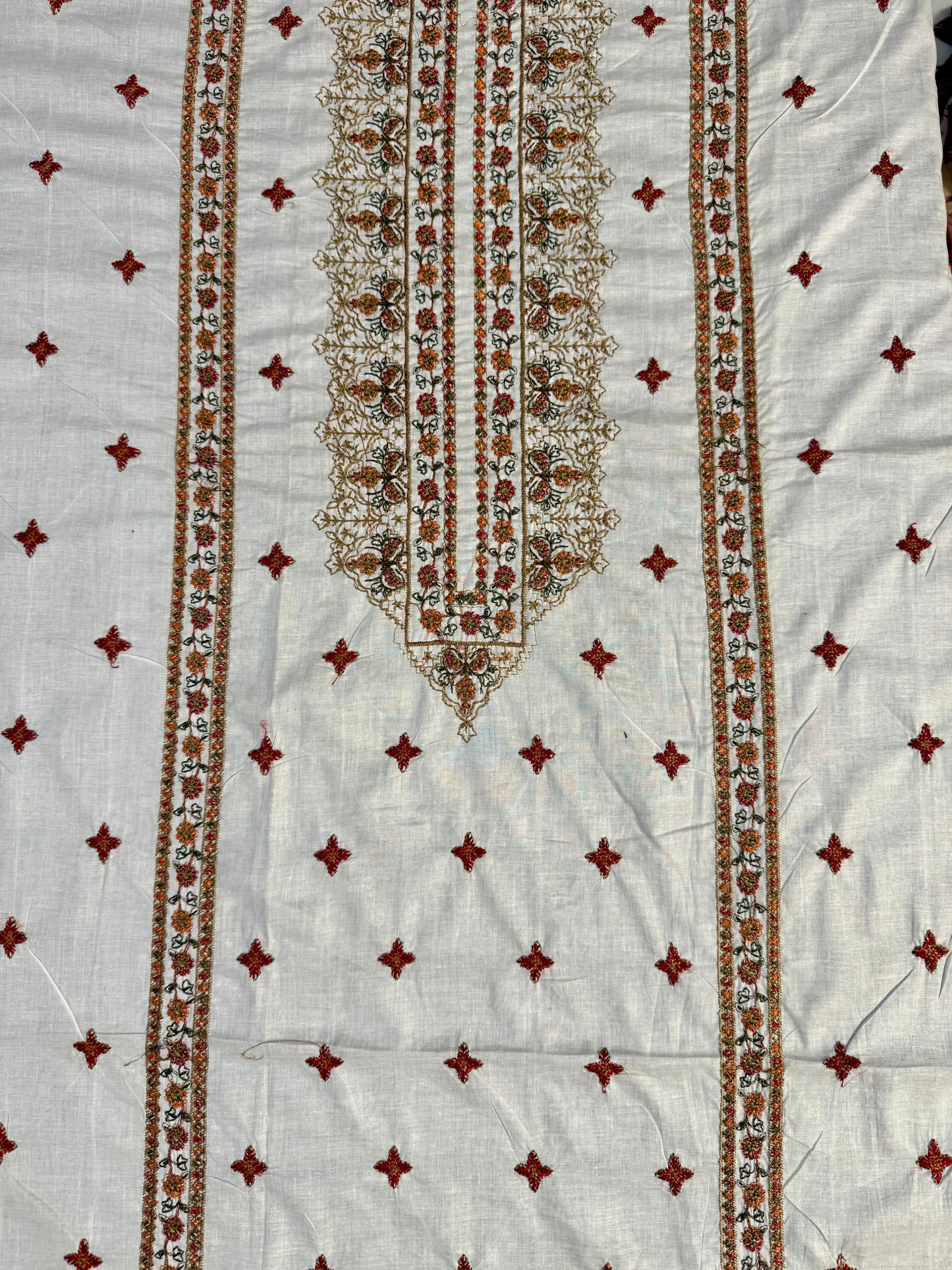 White Breeze Lawn 2-Piece Embroidery Suit